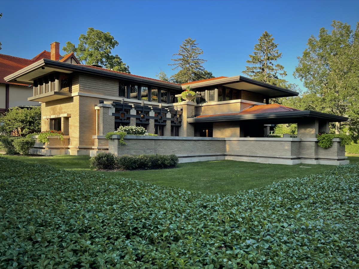 Prairie-style home with low, wide eaves